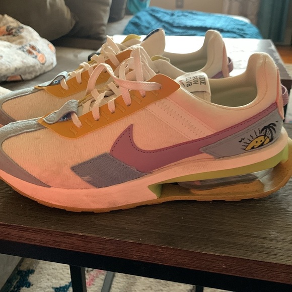 Women’s Nike Sun Club Air Max Sneakers Size 8.5 - Picture 6 of 11